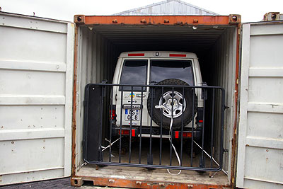 LandCruiser im Container